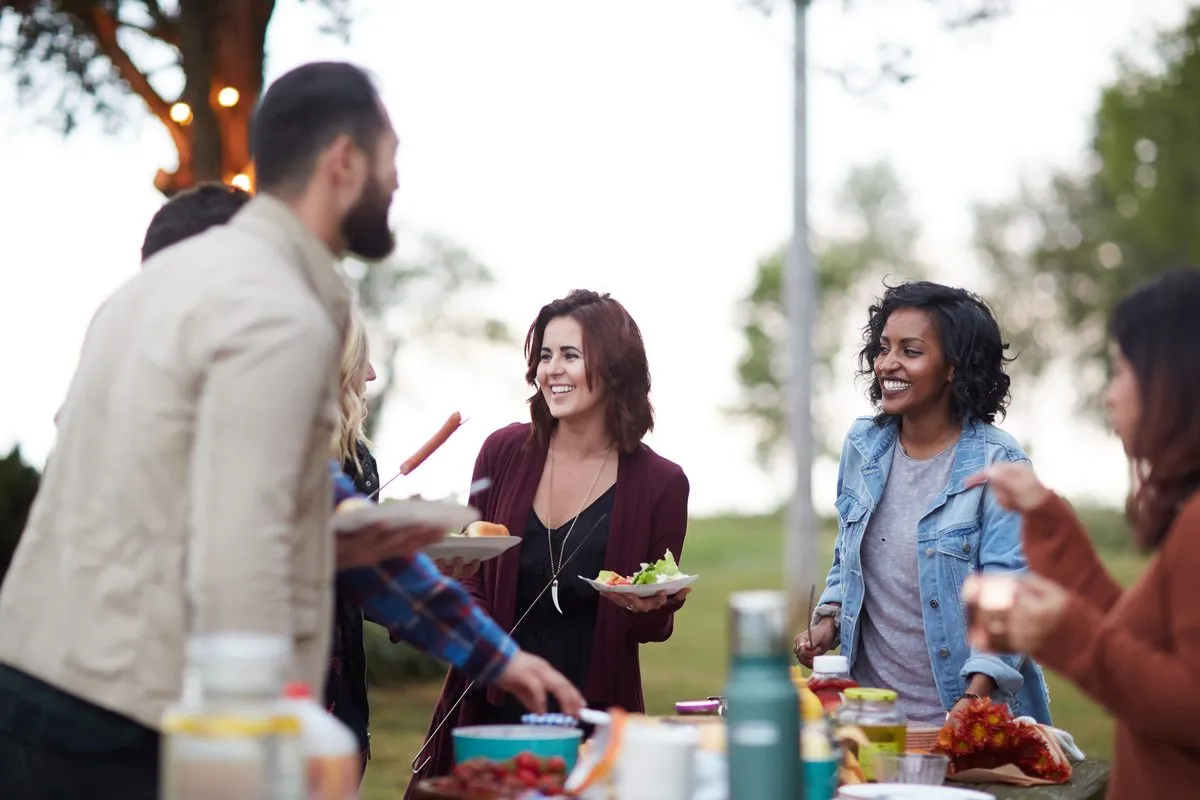 4 Ways Brothers Can Encourage Their Sisters in Ministry